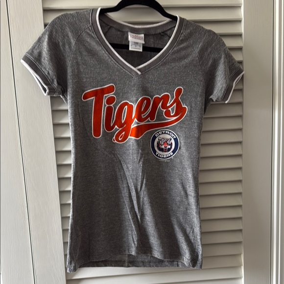 Majestic Gray Detroit Tigers Women’s Shirt - Picture 1 of 2